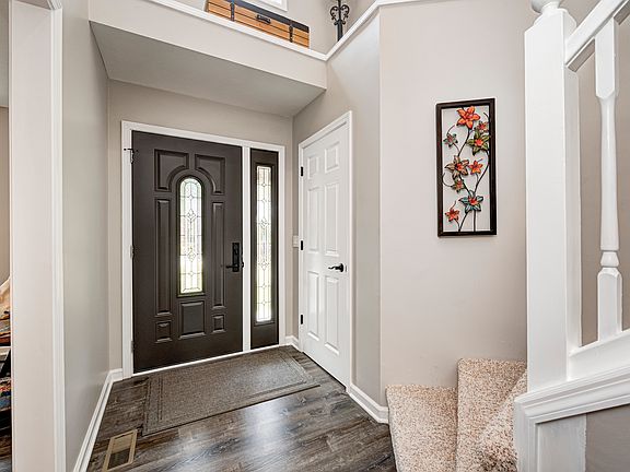 4th image of 406 Hawthorn Dr
