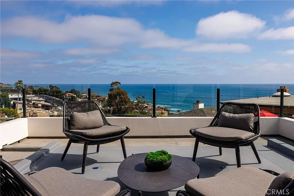 2 bed, 911 sqft, $7,500 — Photo 2