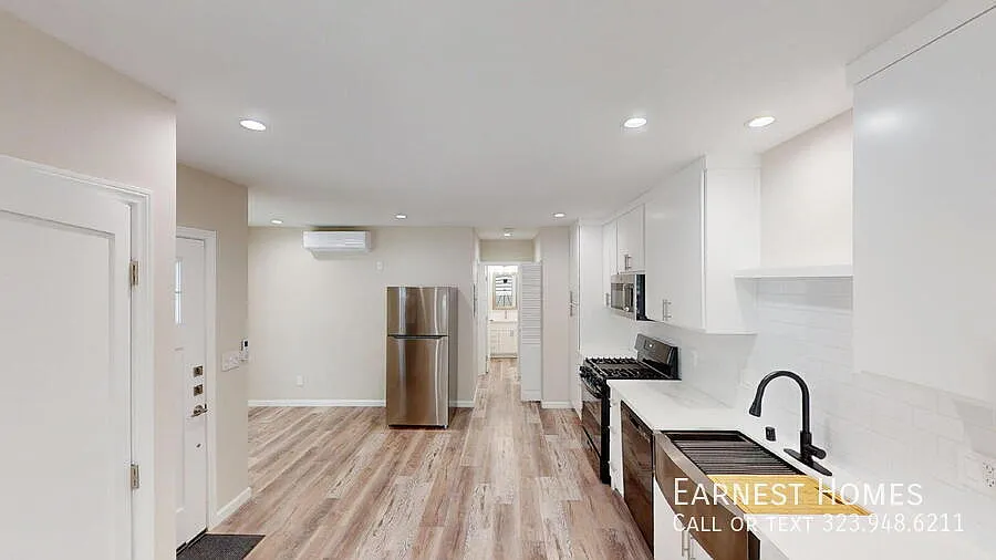 Newer Construction 1BR/1BA in South LA W/D In-Unit & Sleek Appliances! — Photo 3