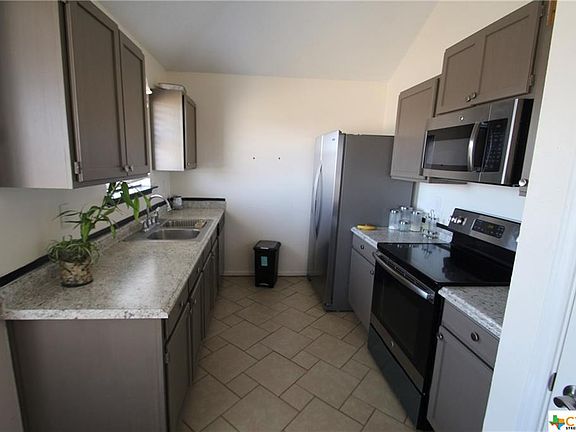 4th image of 3404 Christie Dr
