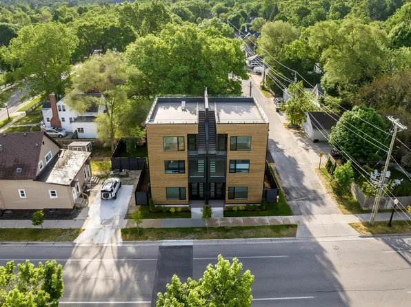 215 Barlow St, Traverse City, MI 49686