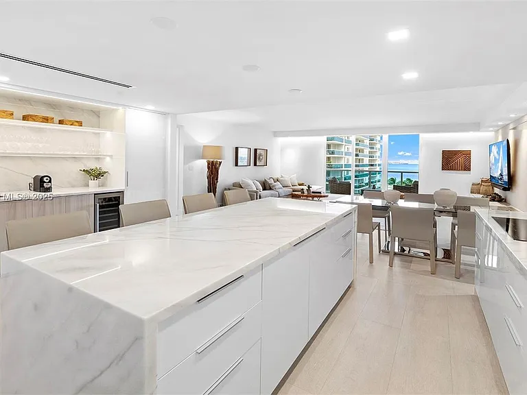 2301 Collins Ave #641 — Photo 13