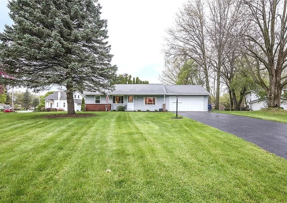 1st image of 1 Brooktree Dr