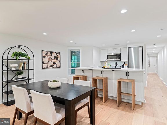 4th image of 131 11th St NE APT 1