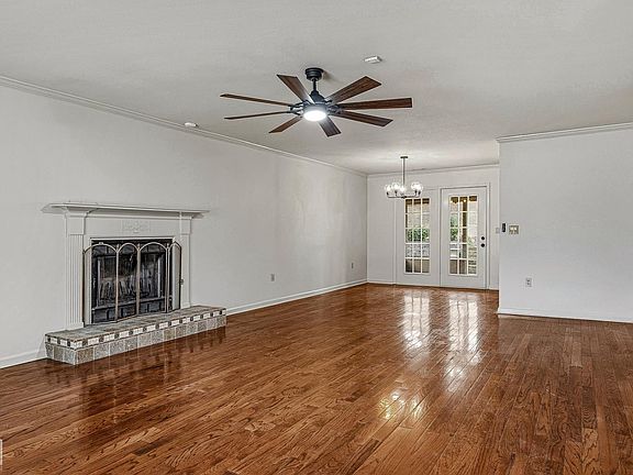 4th image of 1611 Roleson Ln