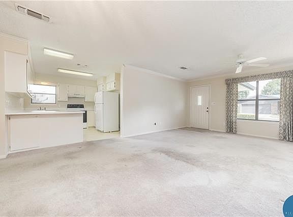 5th image of 134 Rose Ln