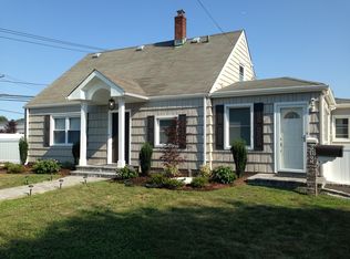 303 Jerome Ave, Carle Place, NY 11514