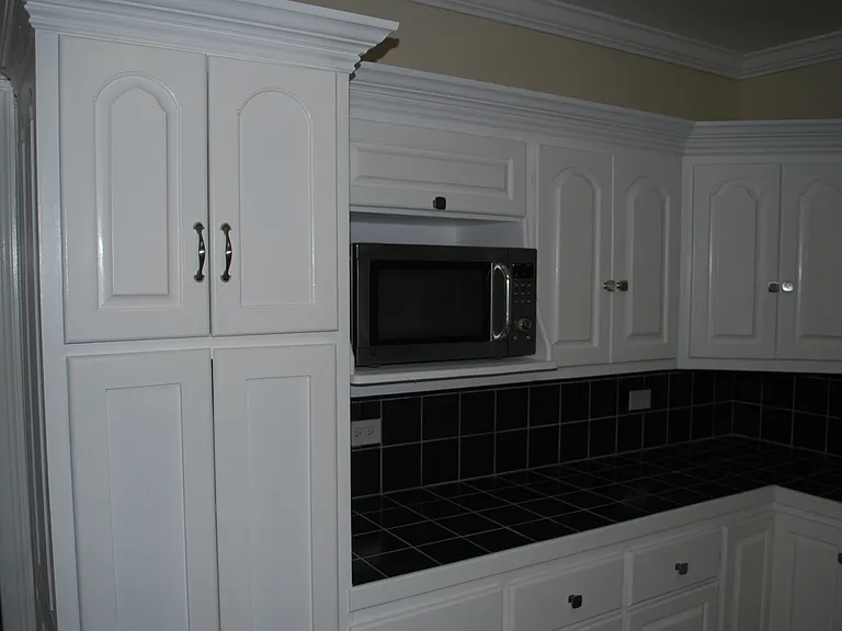 Plent of cabinet space