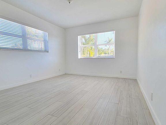 4th image of 930 N 14th Ct APT 7