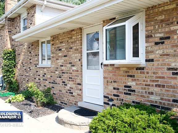 3rd image of 17354 Overhill Ave