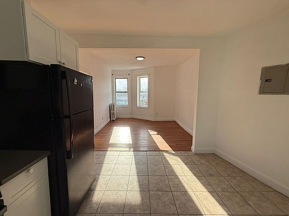 4th image of 219 51st St #11