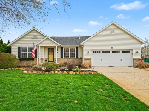 456 Round Lake Ct, Caledonia, MI 49316