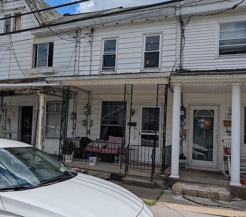 1st image of 812 W 5th St