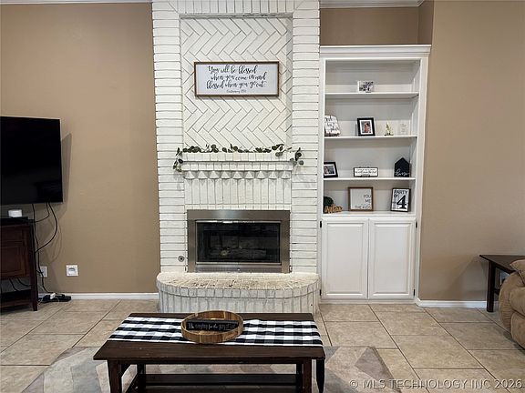 5th image of 1701 Southern Hills Dr