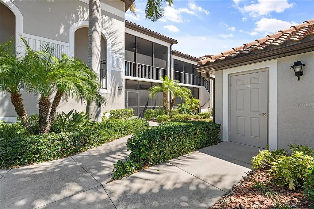 2 bed, 2.0 bath, 1561 sqft, $2,500 — Photo 3