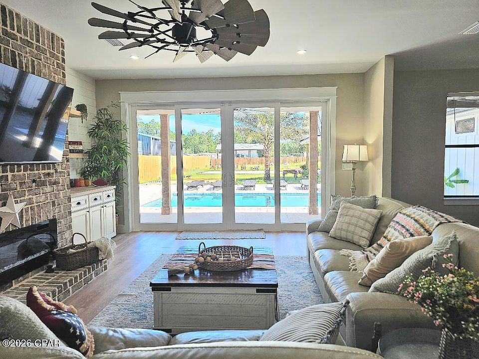 2nd image of 219 White Oaks Blvd