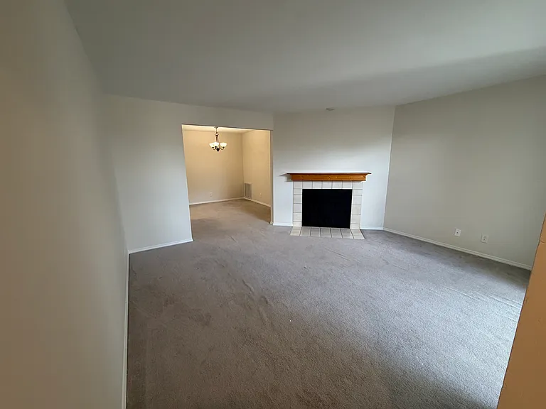 4 Hartwell Ct #10 — Photo 1