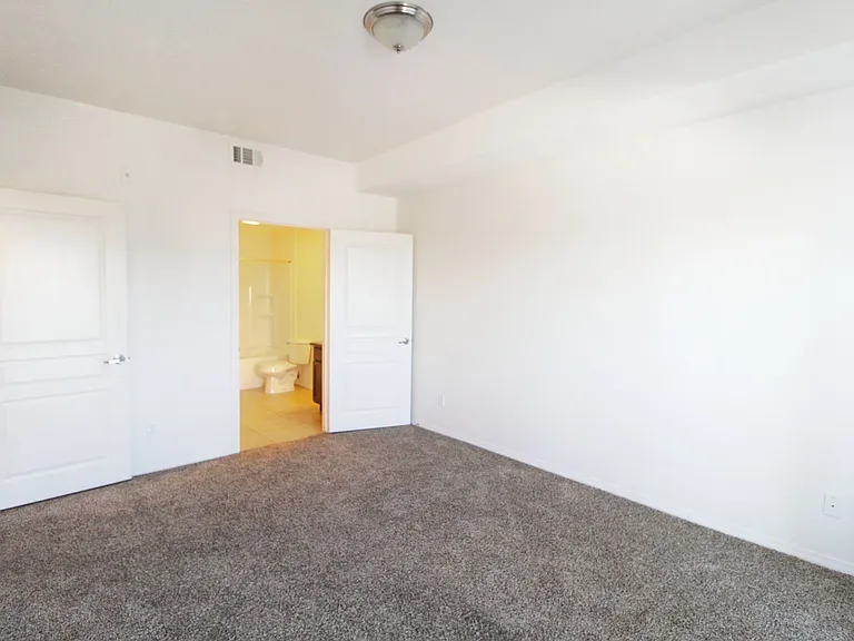 Harborview Apartments — Photo 33
