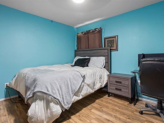 3rd image of 1653 Queens Brook Ln