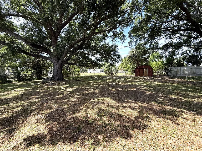 668 Hampton Dr NE — Photo 37