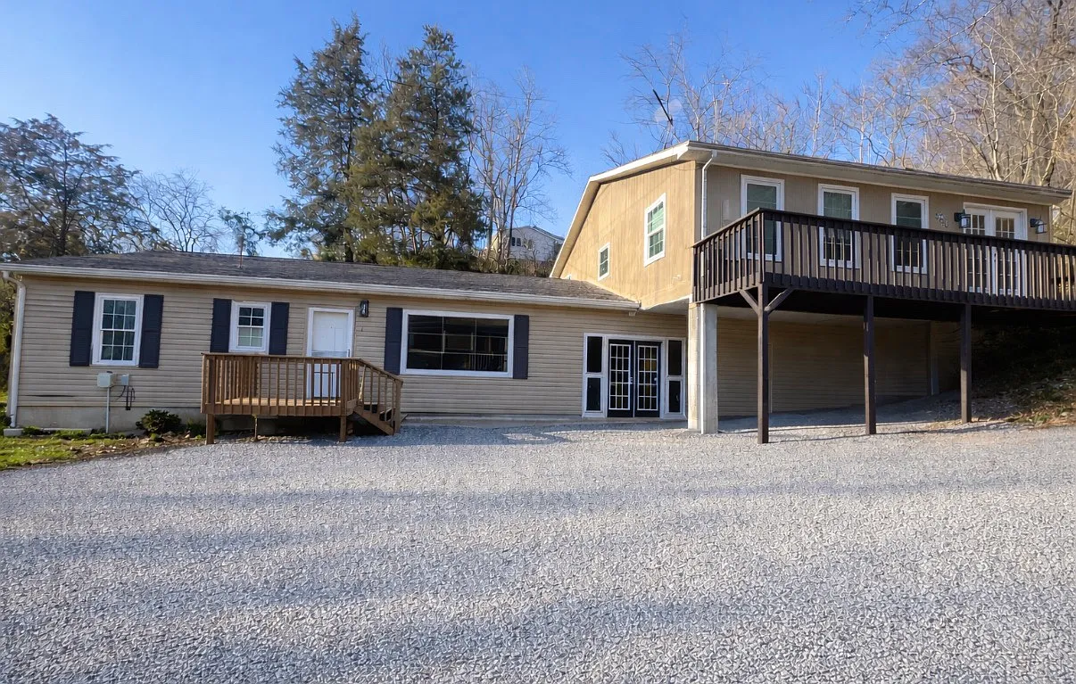 3 bed, $1,400 — Photo 1