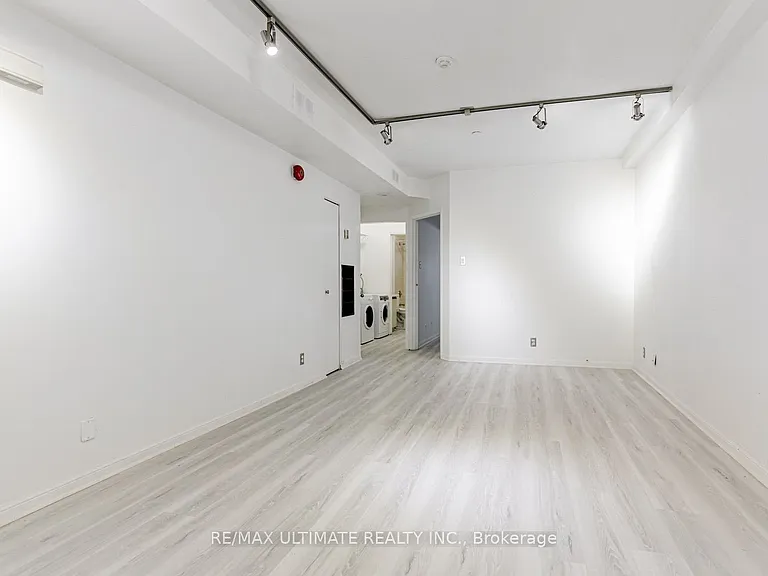 996 Queen St E #5 — Photo 10