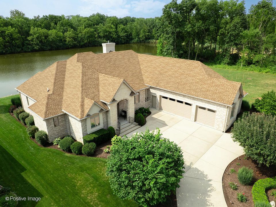 1st image of 335 Edgewater Dr