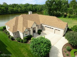 335 Edgewater Dr, Morris, IL 60450