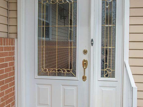 5th image of 142 Pulaski Blvd