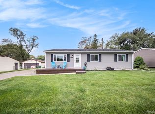 820 Devonshire Blvd, Brighton, MI 48116