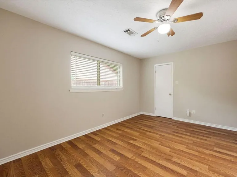 9238 Rockhurst Dr — Photo 4