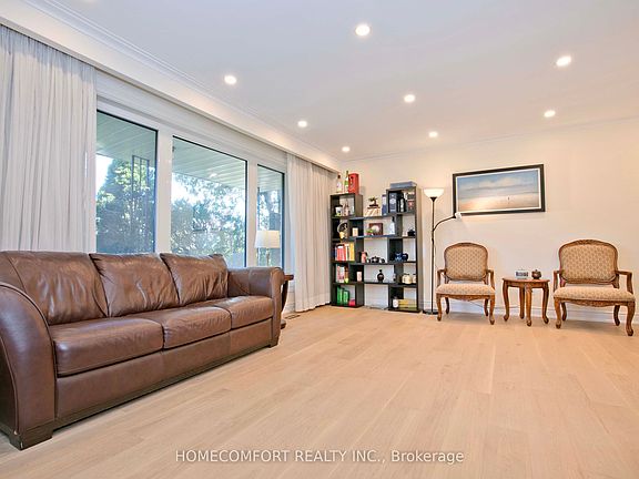 2nd image of 19 Oldborough Cir