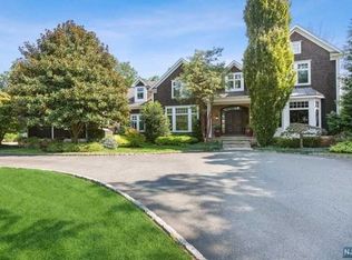 21 Canterbury Rd, Livingston, NJ 07039