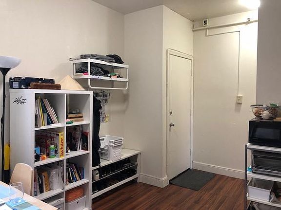 4th image of 1038 Pine St #F2