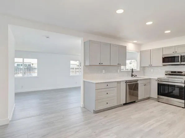 5213 Satellite Pkwy, Sacramento, CA 95823