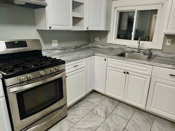 4th image of 124 Kingsboro Ave APT 6