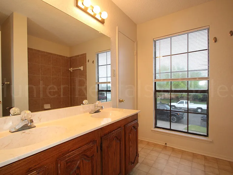 1905 Meadowbrook Dr — Photo 17