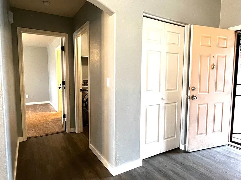 8406 E Sommer Dr — Photo 2