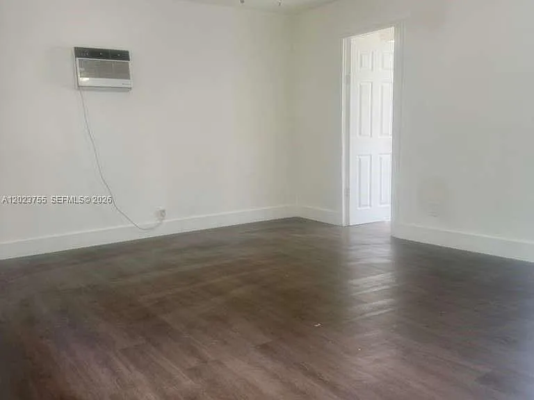 6026 SW 27th St — Photo 2