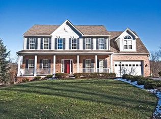 101 Bryna Ln, Carnegie, PA