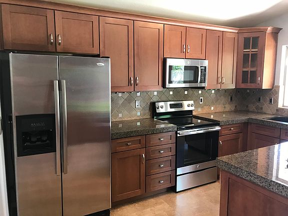 4th image of 833 E Potter Dr
