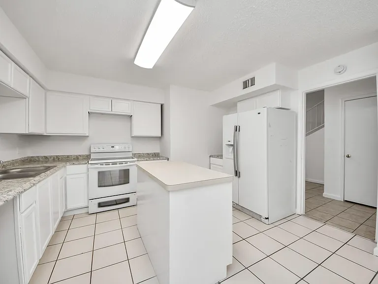 15534 Weldon Dr — Photo 10