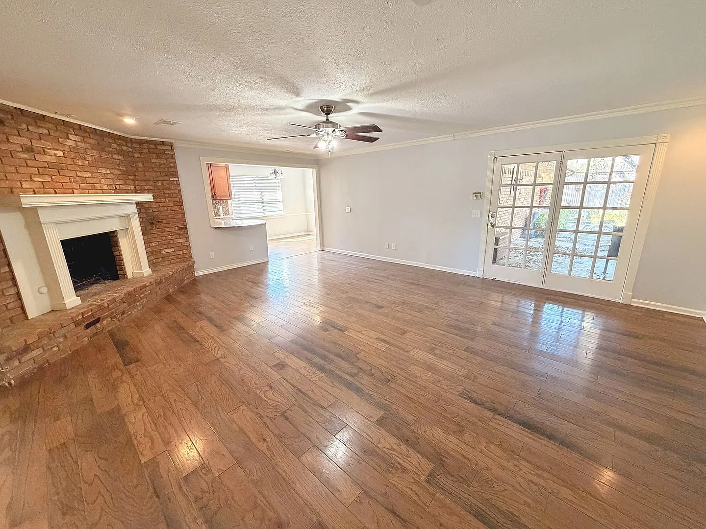 2701 Northcrest Dr — Photo 2