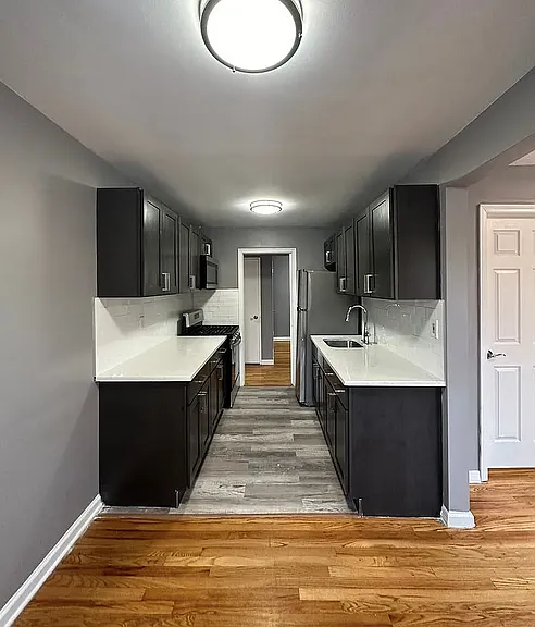 138 E 7th St #7 — Photo 21