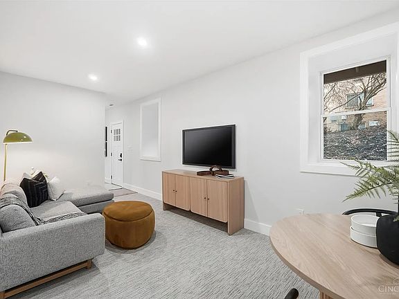 5th image of 989 Parkside Pl #3