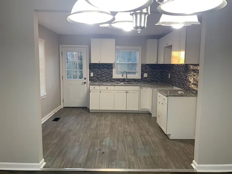 2111 Kimberly Rd SW — Photo 1