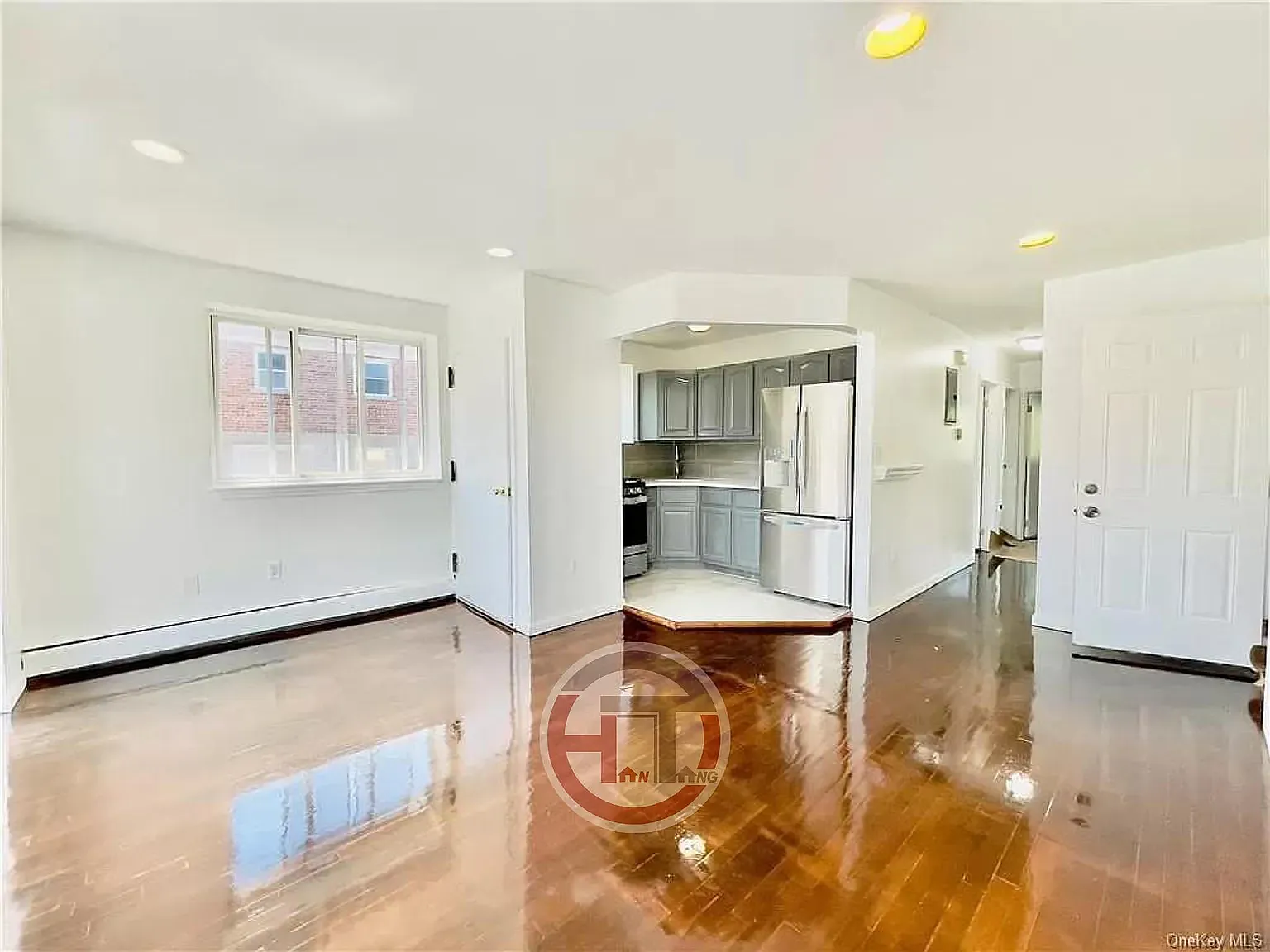 3 bed, 1000 sqft, $3,200 — Photo 4