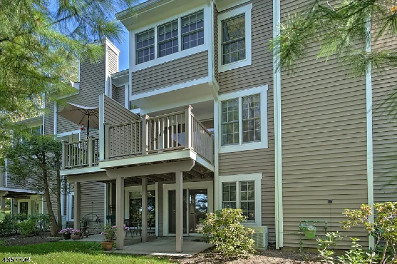 Building Photo - 85 N Edgewood Rd