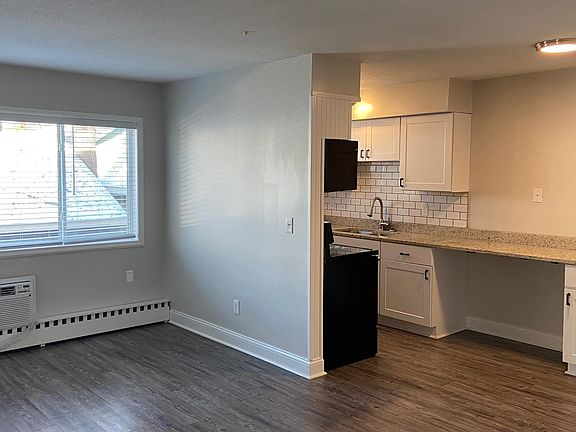 3rd image of 639 23rd Ave NE