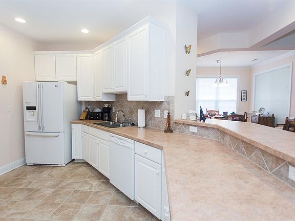 3rd image of 1086 Doulton Cir